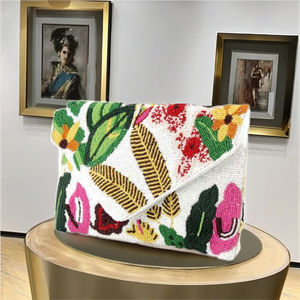 Pochette de créateur faite à la main avec broderie de perles de cristal pour les soirées nuptiales et les événements Ele par glowin fashion - Product Image 5