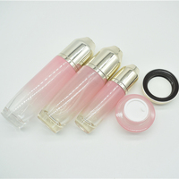 Ensemble de flacons et pots cosmétiques en verre rose dégradé |   Emballage de luxe pour soins de la peau avec des bouchons métalliques argentés