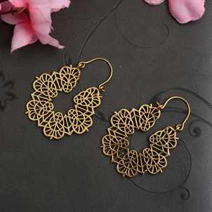 Pendientes de Aro de Latón con Diseño de Hojas de Moda, Bañados en Oro de 18k, Joyería Floral de Aro, Hechos a Mano, Venta al por Mayor - Product Image 4