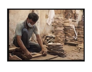 Plateau de service en résine époxy en bois de manguier poli à la main, plateau rectangulaire en bois artisanal et durable avec décoration de table - Product Image 2