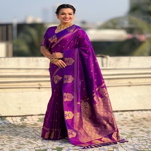Sari de Seda Suave VASTRA COTTAGE con Diseño Floral Tejido con Zari, Pallu Rico con Borde de Elefante, Traje de Boda Indio con Blusa Combinada - Product Image 3