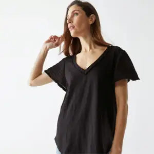 Eco-Friendly and Breathable Women's Supima T-Shirt - Sustainably Sourced Cotton, Gentle on Skin, Suitable for All Seasons
