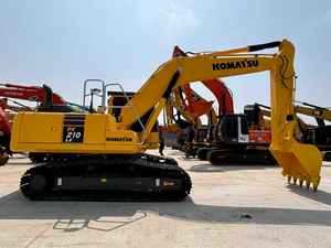 Excavatrice hydraulique Komatsu PC210, puissante machine à chenilles avec moteur, boîte de vitesses et moteur pour les travaux de construction, de terrassement et de voirie - Product Image 5