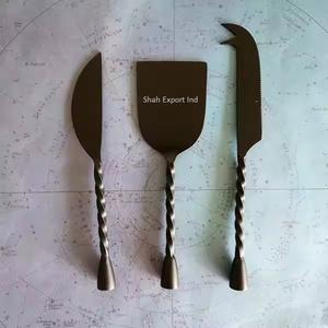 Ensemble d'épandeurs de beurre de fromage en laiton doré Poignée élégante en forme de feuille de fleur pour les hôtels, les restaurants et les ustensiles de cuisine - Product Image 4