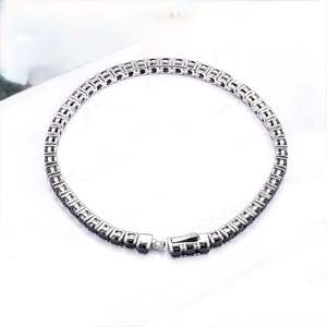 กำไลเทนนิสฮิปฮอปเงินแท้ประดับมอสซาไนต์คลาสสิก ทอง 14k ดีไซน์เรียบหรู เหมาะสำหรับเป็นเครื่องประดับงานแต่งงาน ของขวัญเพื่อนเจ้าสาวที่สมบูรณ์แบบ - Product Image 2