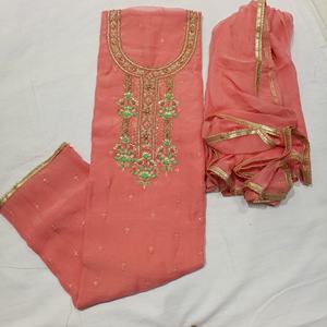 Designer moderne non cousu brodé à la main en soie indienne Fashion-Forward Salwar Kameez pour femmes Protection solaire pour traditionnel - Product Image 1