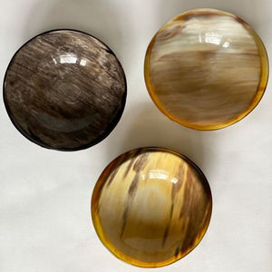 Élégant bol de service en corne de style en bois avec artisanat distinctif parfait pour l'affichage de la pièce maîtresse et l'utilisation quotidienne des repas - Product Image 2