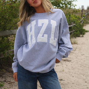 Sweat-shirt d'hiver tricoté écologique à col montant oversize, personnalisable avec logo brodé sur le devant pour universités et collèges - Product Image 4