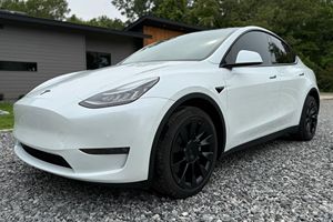 Tesla Model Y Long Range AWD Plus 2022 d'occasion en excellent état, sans accident - Product Image 4