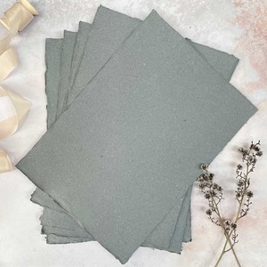Lot de 5 feuilles de papier design de style féerique fait à la main en coton recyclé gris A4, cadeau dans une boîte - Product Image 2