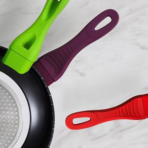 Set di 3 padelle San Ignacio 20/24/28 in alluminio forgiato, compatibili con l'induzione + Set di 3 coltelli da cucina in acciaio inossidabile - Product Image 5