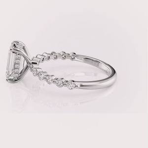 Anillo de Diamantes con Corte Esmeralda Cultivados en Laboratorio, Certificados por IGI, con Piedras Laterales Redondas, en Oro Rosa/Blanco/Amarillo de 14K con Baño de Rodio, para Mujer - Product Image 2