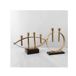 Lanternes à bougies en métal artisanales de luxe, idéales pour les mariages, les fêtes, les occasions festives et les intérieurs élégants - Product Image 1