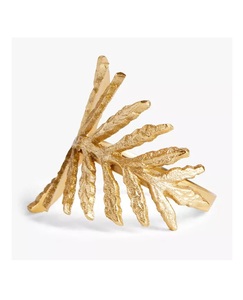 Servilletero de latón moderno, diseño triangular, anillo de latón martillado para cocina y restaurante, decorativo - Product Image 2