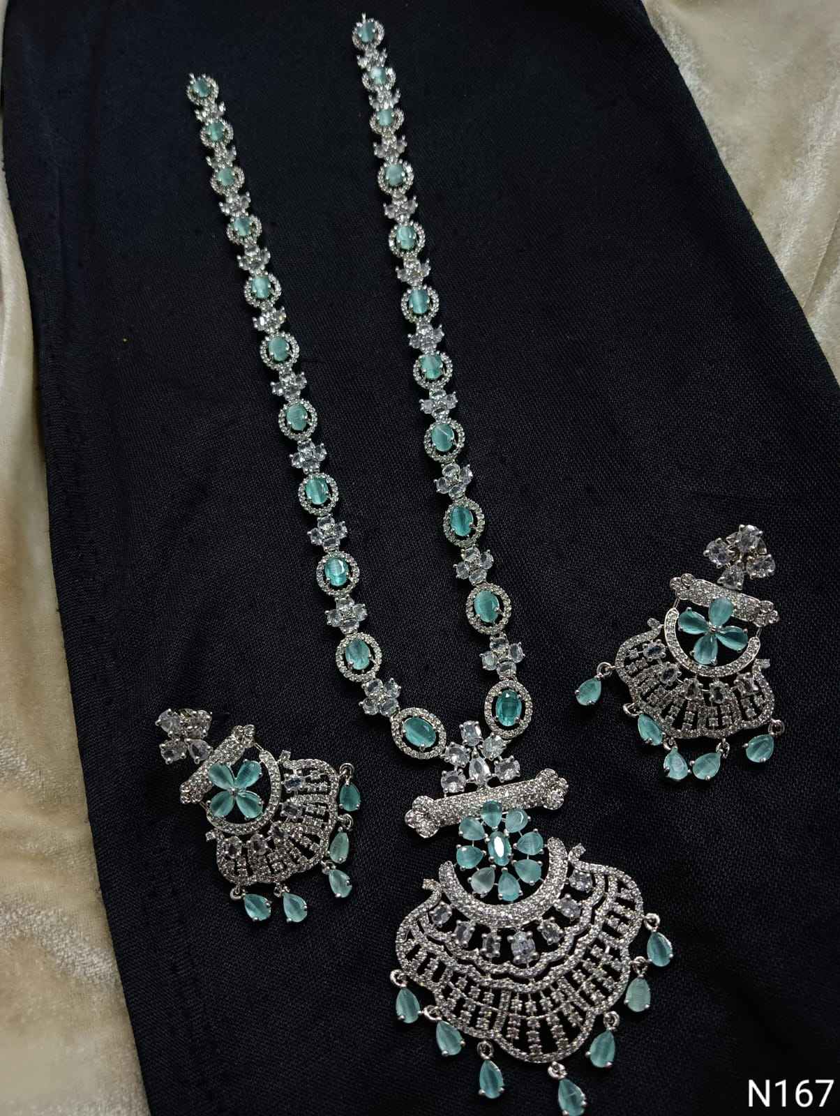 สีเขียว