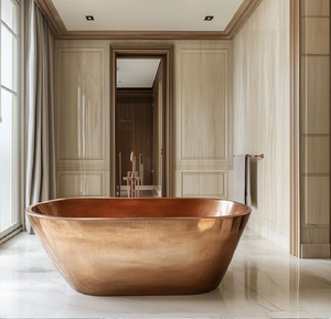 Una brillante bañera de cobre con patas de estilo vintage se encuentra al lado de grandes ventanas, ofreciendo una vista de la vegetación - Product Image 5