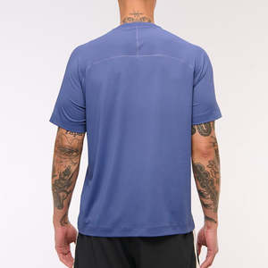 เสื้อยืดออกกำลังกายแขนสั้น แห้งเร็ว ทรงหลวม ระบายอากาศ ผ้าตาข่ายยืด 4 ทิศทาง ผ้าฝ้าย 100% สำหรับผู้ชาย - Product Image 2