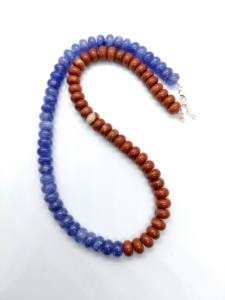 สร้อยคอแทนซาไนต์และเรดแจสเปอร์ 8 มม. สร้อยคอประดับด้วยพลอยธรรมชาติ สร้อยคอคริสตัลบำบัด ของขวัญสำหรับเธอ สร้อยคอหินสไตล์โบโฮ - Product Image 2