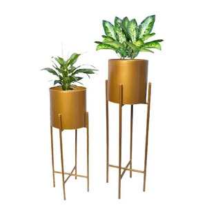 Maceta de flores de metal de aspecto único con soporte Macetas de piso de forma redonda con acabado dorado para decoración del hogar y el jardín - Product Image 1