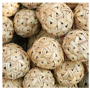 Boules de rotin décoratives pour la maison fabriquées avec des ressources renouvelables et tissées à la main dans un style rustique pour une utilisation polyvalente - Product Image 6