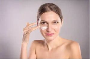 Logo personnalisé de haute qualité Venin de serpent Peptide Crème contour des yeux Anti-rides Lifting Raffermissant Acide hyaluronique Vitamine C organique Enlève - Product Image 6
