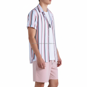 ชุดเสื้อเชิ้ตผู้ชายลายทางแบบกำหนดเอง OEM - ชุดลำลองฤดูร้อนแขนสั้นลายทางแนวตั้งสีชมพู - Product Image 6