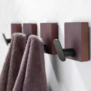 Ganchos de pared de madera maciza Abrigo resistente y batas Riel colgante Almacenamiento de baño montado en la pared - Product Image 1