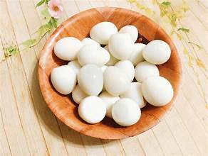 ETIQUETA LIMPIA Huevos de codorniz pelados enlatados Fuente de nutrientes y proteínas de alta calidad sin OGM - Product Image 5