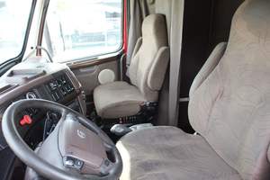 Camion-cabine Volvo conventionnel de 2015 - Product Image 5