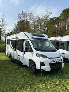 Autocaravana de Lujo Mobil Vita para 4-6 Personas, Una Habitación, Furgoneta Camper de Aluminio con Refrigerador y Cama, Emisión EURO 5 - Product Image 1