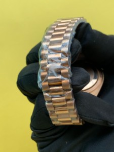 Montre-bracelet analogique japonaise automatique et personnalisée en acier inoxydable de ton or pour hommes, mode de luxe au prix le plus bas - Product Image 4
