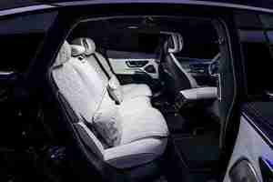 Pioneer Eléctrico 2024 Usado, Sedán Premium, Motor de Alta Potencia, Gran Autonomía, Conducción Suave y Silenciosa, Interior Moderno y Espacioso, Impecable - Product Image 5