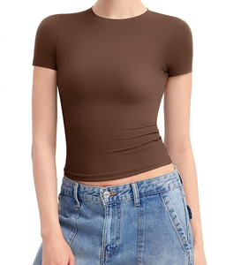2024 été à manches courtes solide T-shirt serré blanc femmes T-Shirt confortable respirant bonne qualité plaine Polyester T-shirt - Product Image 1