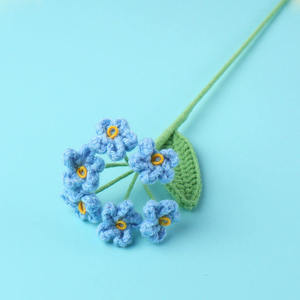 Bouquet de fleurs au crochet « Ne t'oublie pas » – Fleurs tricotées en gros – Noël, Remise de diplôme, Halloween – Poignée tissée élégante - Product Image 4