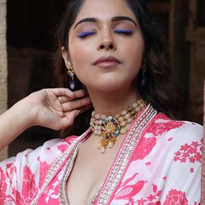 Conjunto de Gargantilla de templo de tono dorado con pendientes Joyería fina con diamante de perla de rubí de circón para regalos de bodas Hecho de latón de cobre - Product Image 2