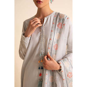 Ensemble chemise en mousseline de soie brodée Dhanak à effet cascade avec dupatta brodée en organza et pantalon BIC-3205 - Product Image 6