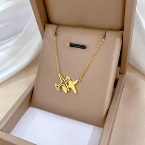 Collar con colgante de estrella cruzada de acero inoxidable chapado en oro para mujeres y niñas, cadena de eslabones delicados, joyería disponible en EE. UU. - Product Image 1