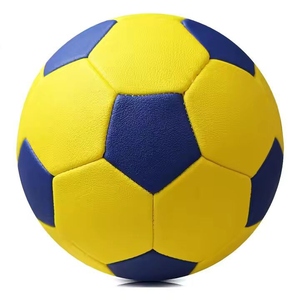 Ballon de handball professionnel en cuir PU fabriqué sur mesure pour l'entraînement en intérieur et en extérieur, vente en gros au Pakistan - Product Image 2