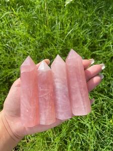 หินโรสควอตซ์ทรงหอคอย โอเบลิสก์ มุนตาฮะ อาเกต คริสตัลบำบัด งานฝีมือทำมือ เป็นมิตรกับสิ่งแวดล้อม ของตกแต่งบ้านตามหลักฮวงจุ้ย - Product Image 2