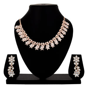 Collar de gargantilla de cadena de eslabones con tachuelas de perlas y diamantes chapados en oro clásico para compromiso o regalo de pétalos frondosos - Product Image 1