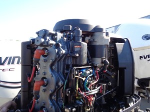 EXCELENTE ESTADO USADO 1998 Y A M A H A 200HP MOTOR DE BARCO FUERABORDA INYECTADO COMBUSTIBLE 2 TIEMPOS 25 - Product Image 4