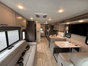 Autocaravana Usada en Excelentes Condiciones, Modelo 2025, T ho r Freeedom Traveler A32 Clase A, Motor a Gasolina - Product Image 6