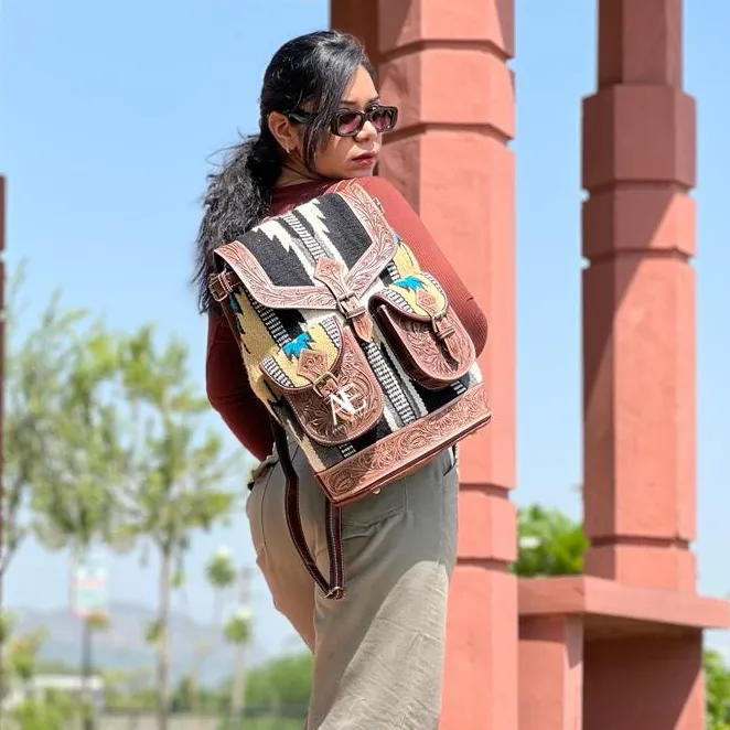 Yeni batı şık sıcak moda gerçek el Tooled Aztec deri sırt çantası şık oyma deri el Kilim hint tarzı sırt çantası