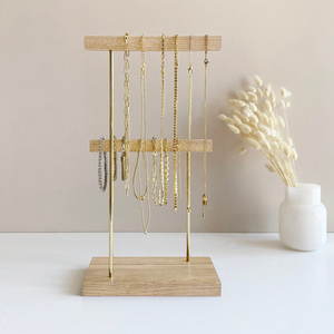 Support à bijoux à armature en métal avec base en bois naturel de qualité pour exportation, design moderne, finition dorée, taille personnalisée, usage décoratif de table - Product Image 2