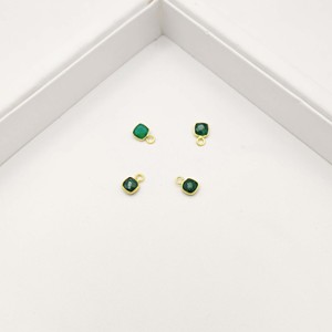 Breloque coussin émeraude, minuscule pendentif en pierre précieuse à facettes dans une lunette plaquée or pour breloques de boucles d'oreilles faites à la main et fabrication de bijoux - Product Image 3