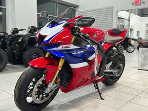 ประมูล-เสนอขาย รถมอเตอร์ไซค์ใหม่ CBR1000RR-R Fireblades SP ปี 2025 กำลัง 1001-2000 วัตต์ ความเร็วสูงสุด >80 กม./ชม. พร้อมเงินดาวน์ - Product Image 1