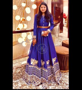 Style Bollywood tendance couleur violette robe entièrement flair en broderie avec tissu tapeta doux pour les femmes pakistanaises indiennes - Product Image 1