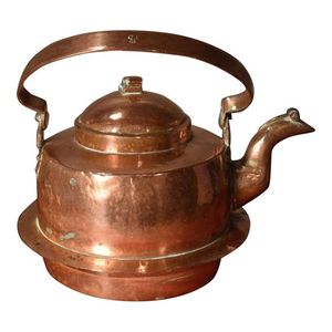 Bouilloire en cuivre de qualité supérieure avec un look élégant et une poignée en bois pour une utilisation pratique dans la cuisine et une présentation élégante - Product Image 2