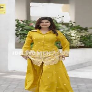 Conjunto de Kurti y Pantalón de Seda Chinon Pesada VASTRA COTTAGE para Mujer, Bordado con Lentejuelas, Diseño Étnico - Product Image 4