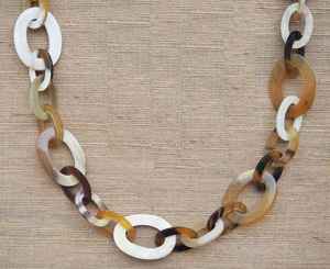 Collar étnico hecho a mano con cuerno de búfalo natural y colgante de resina cadenas de cuentas perla de piedra principal superventas mejor producto - Product Image 1